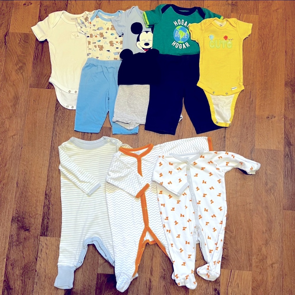 0-3M baby clothes. 12 pieces